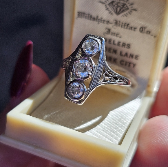 18k antique diamond ring size 7 3/4. Stamped 18k. Amazing and hard to find. Midd - Picture 11 of 13